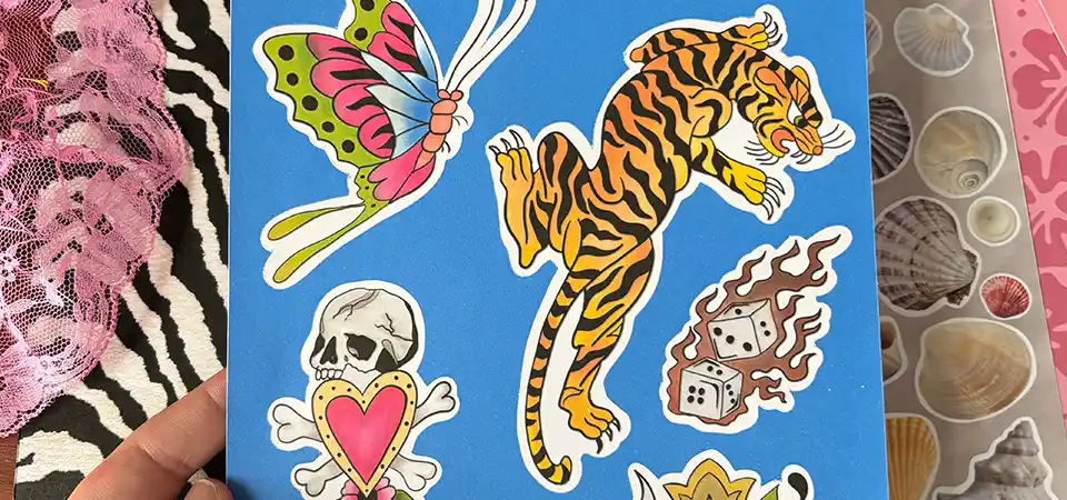 A technical overlay showing the required 3mm gap between stickers and the layout margin